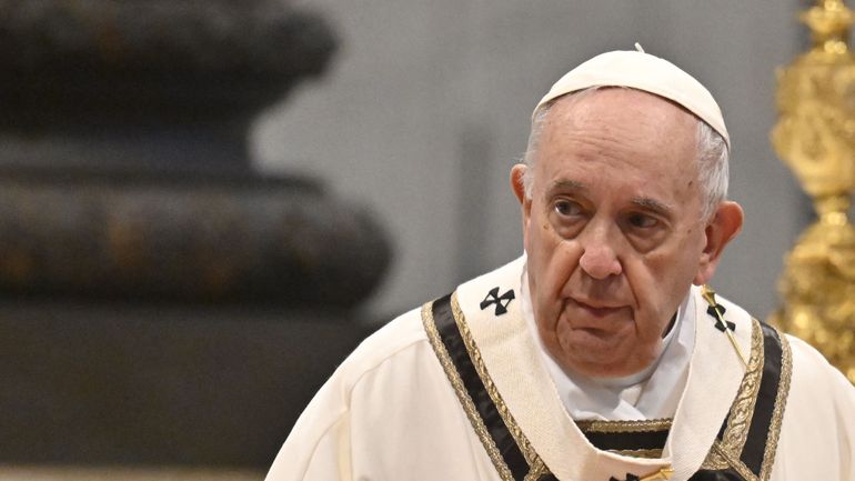 Le pape s'élève contre l'euthanasie devant des élus français