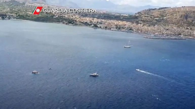 Naufrage d'un super voilier en Sicile: des plongeurs ont atteint l'épave, mais n'ont pas encore pu pénétrer dans les cabines