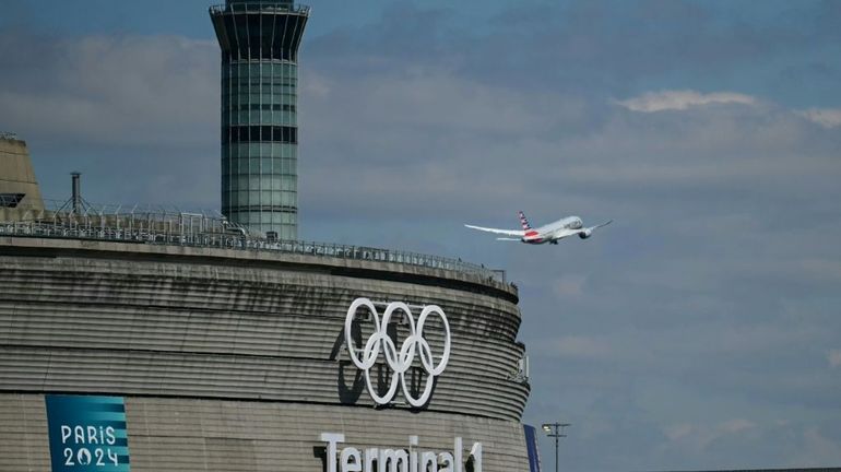 La menace de grève dans les aéroports parisiens à la veille de JO est levée, les salariés obtiennent une prime spéciale