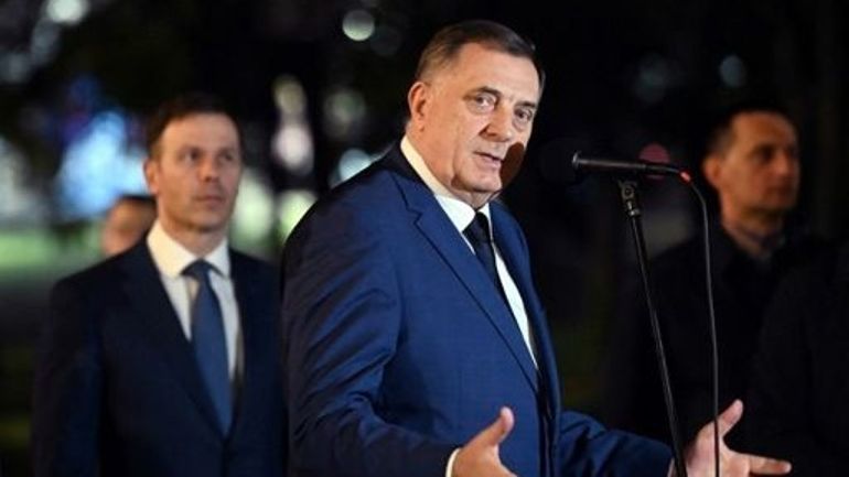 Le président des Serbes de Bosnie interdit par une loi à la police et à la justice centrales d'exercer sur son territoire. La Bosnie parle de 