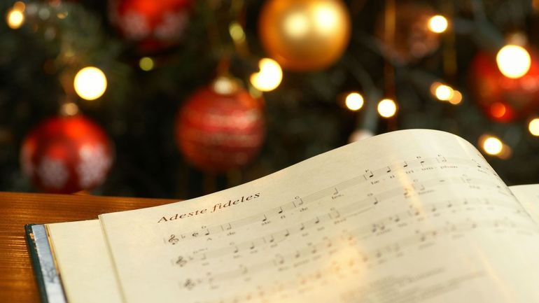 Les chants de Noël ont toujours la cote : porte-à-porte avec une chorale dans le Brabant wallon