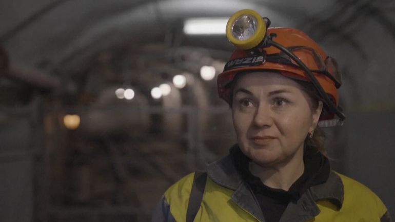 Guerre en Ukraine : des femmes dans les mines pour remplacer les hommes partis au front