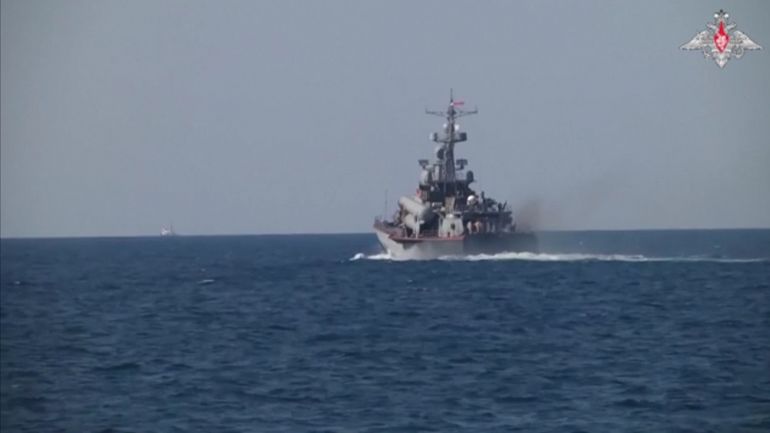 Guerre en Ukraine : Kiev affirme avoir coulé un bateau militaire russe en Crimée