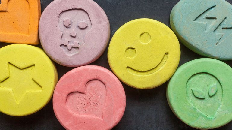 Décès d'un festivalier dans le Limbourg : ses pilules d'ecstasy extrêmement chargées en MDMA pourraient en être la cause