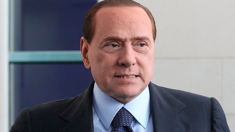 Italie : Berlusconi de retour à l'hôpital pour des examens