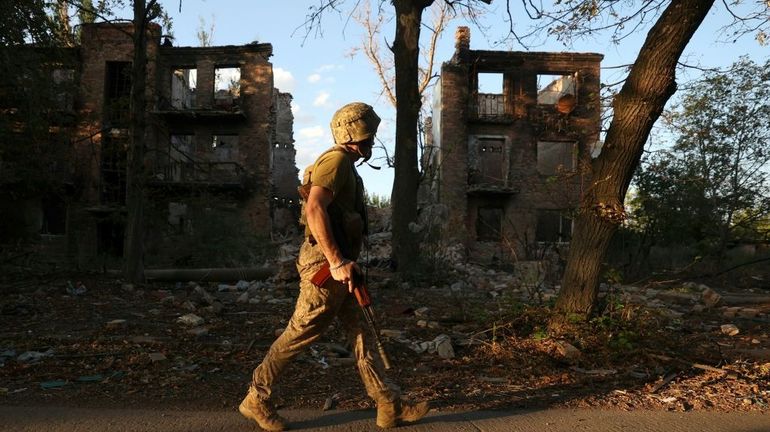 Guerre en Ukraine : les Russes poursuivent leur avancée à Tchassiv Iar, dans l'Est