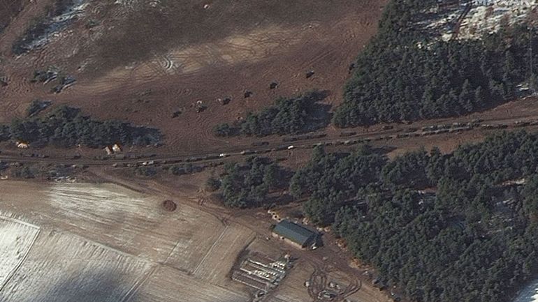 De nouvelles images satellites révèlent l'état du convoi militaire russe aux portes de Kiev