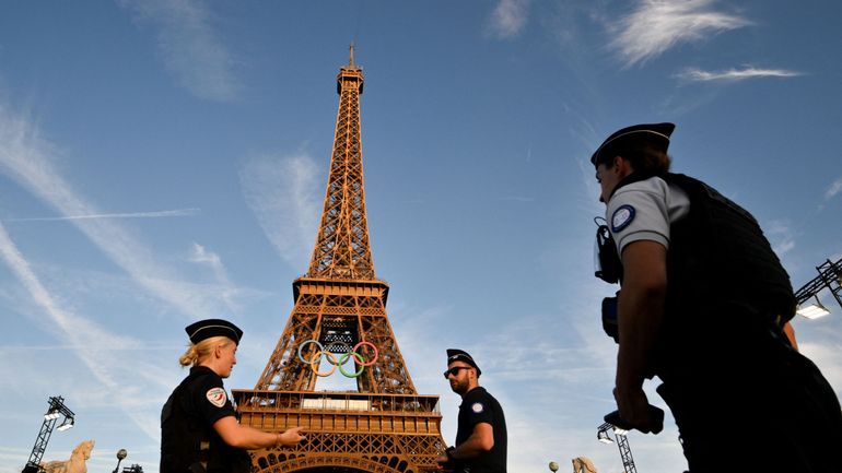 Le Britannique qui a escaladé la tour Eiffel à mains nues devra verser une contribution citoyenne