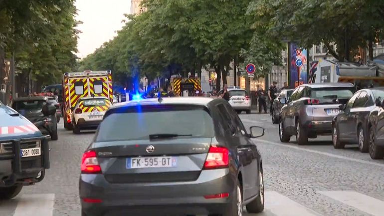 Policier attaqué au couteau à Paris : l'agresseur est décédé