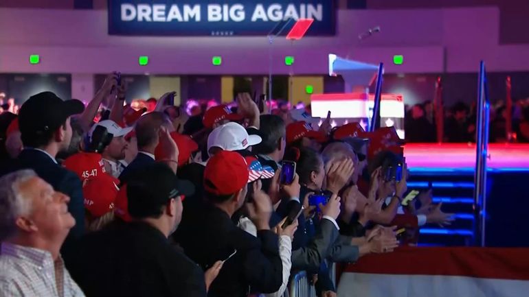 Les partisans de Donald Trump attendent le discours de leur champion avec optimisme