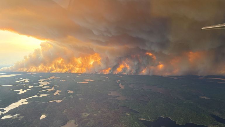 Énormes incendies au Canada : le Premier ministre du Manitoba exhorte la population à 