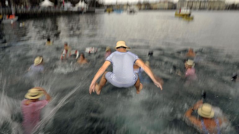 Suisse : des milliers de nageurs bravent le froid au lac Léman à Genève