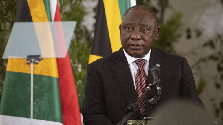 Le président sud-africain testé positif au coronavirus, il présente des symptômes légers