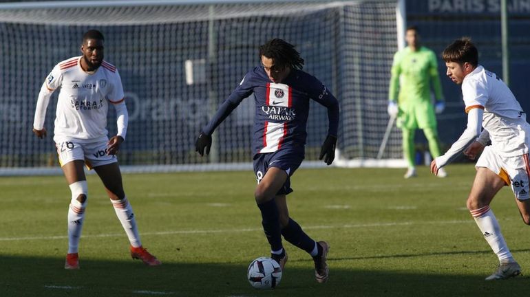 Ethan Mbappé, petit frère de Kylian, joue ses premières minutes avec les seniors du PSG... à 15 ans à peine