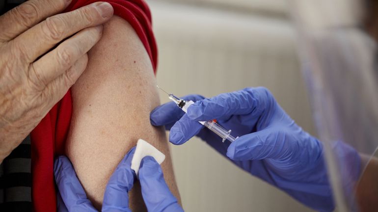 Coronavirus : les ministres de la Santé invitent les personnes à l'immunité diminuée à une nouvelle dose