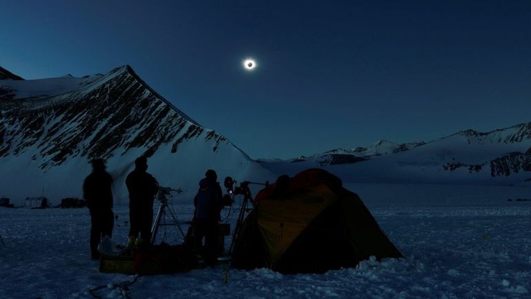 Antarctique : une éclipse solaire offre un spectacle astronomique rare