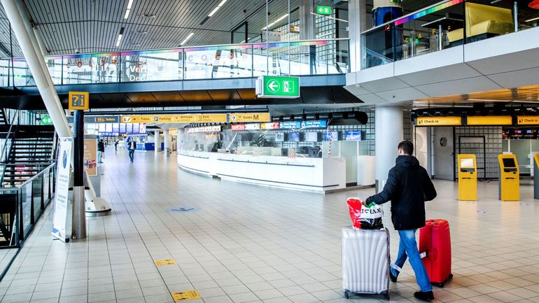 L'aéroport Schiphol d'Amsterdam va réduire le nombre de vols jusqu'à la fin mars 2023