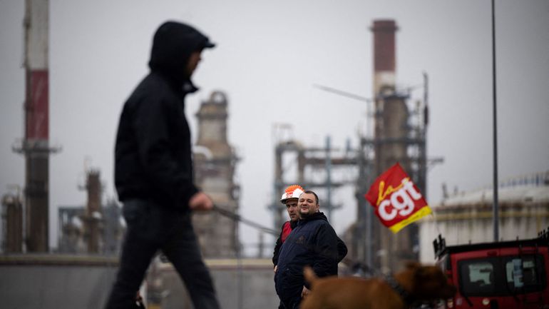 Pénurie de carburant en France, ou comment une centaine de travailleurs parvient à bloquer une partie du pays