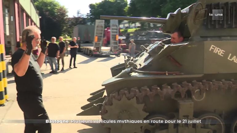 Un convoi exceptionnel de chars de la deuxième guerre mondiale entre Bastogne et Bruxelles