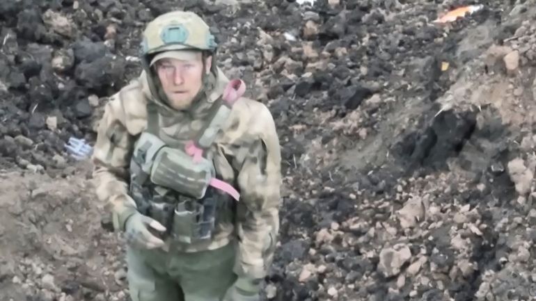 Guerre en Ukraine : la vidéo du soldat russe qui implore la pitié des drones tueurs qui le traquent dans les tranchées de Bakhmout