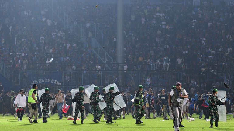 Au moins 174 morts après un mouvement de foule dans un stade en Indonésie