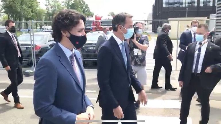 Le Premier ministre canadien Trudeau et Alexander De Croo visitent l'usine Pfizer à Puurs