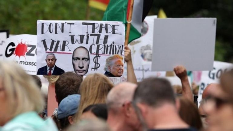 En Ecosse, manifestations contre la visite de Trump occupé à jouer au golf