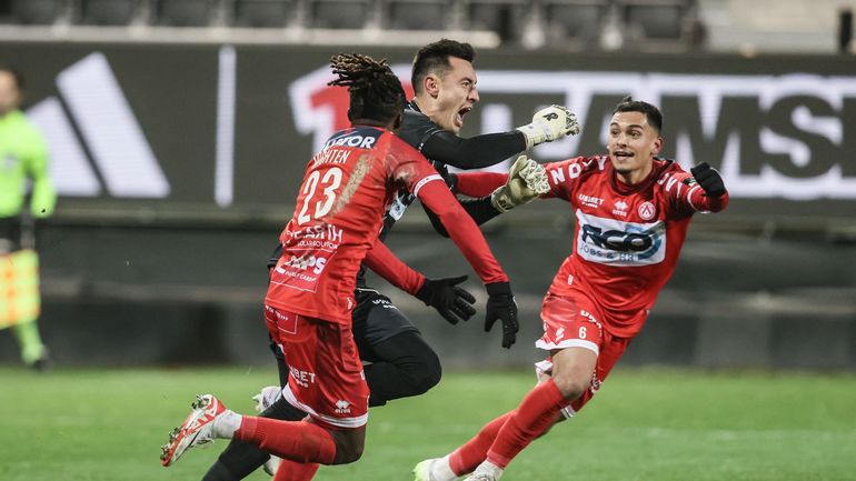 Le gardien de Courtrai marque dans les arrêts de jeu pour égaliser face à Eupen