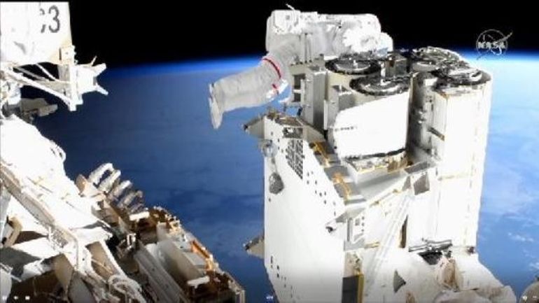 Espace : Thomas Pesquet de retour à l'intérieur de l'ISS après sa sortie dans le vide spatial