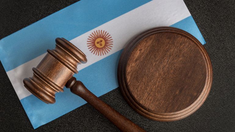 La dictature argentine face à la justice : 10 officiers condamnés à la perpétuité pour des crimes commis contre 350 personnes