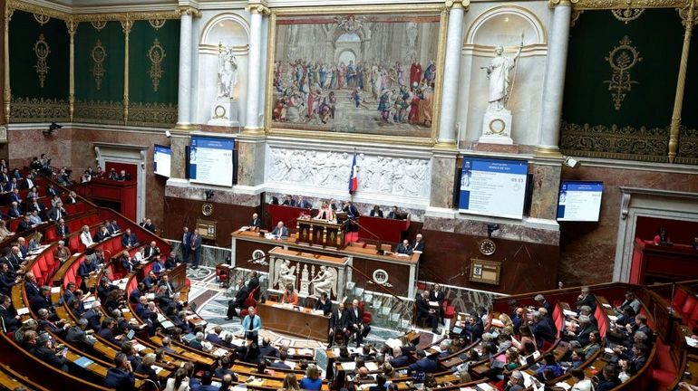 France : le Parlement adopte largement la loi de relance du nucléaire