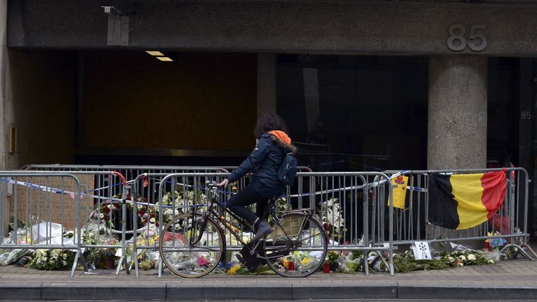 Procès des attentats de Bruxelles : un des premiers policiers intervenus à la station Maelbeek livre un témoignage poignant