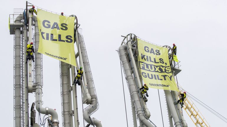Quatorze activistes de Greenpeace condamnés à des peines avec sursis pour s'être introduit dans le port de Zeebrugge