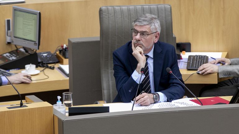 Selon Vooruit, Filip Dewinter ne peut rester vice-président du Parlement flamand à cause de ses contacts avec la Russie