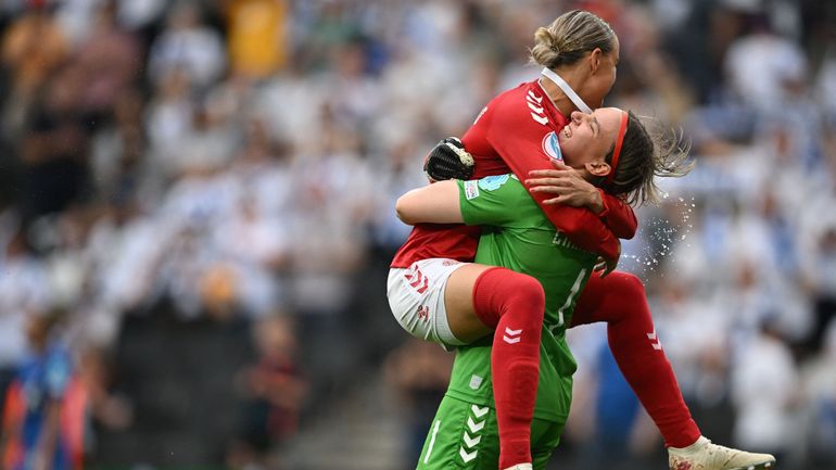 Euro féminin 2022 : le Danemark s'impose face à la Finlande et garde espoir