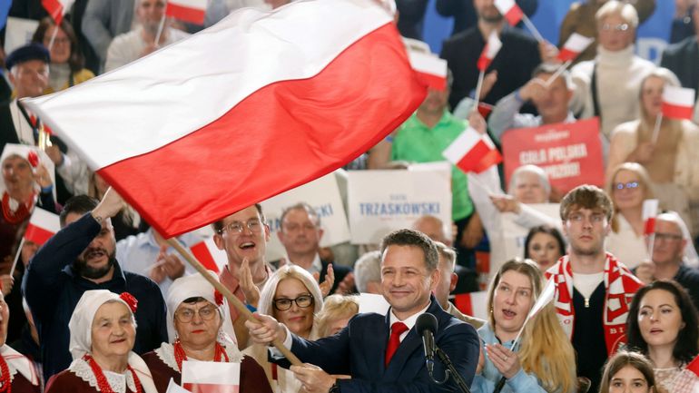 Présidentielle en Pologne: le maire pro-européen de Varsovie Trzaskowski remporte de peu le 1er tour
