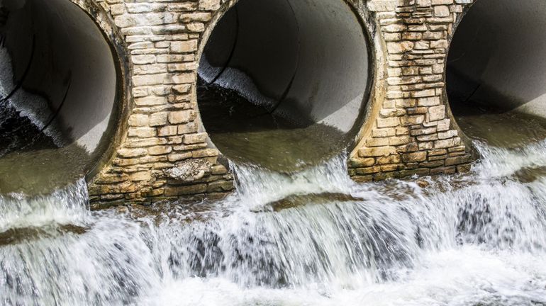 Des eaux usées non filtrées à cause des pénuries rejetées légalement dans les rivières: les Britanniques s'indignent