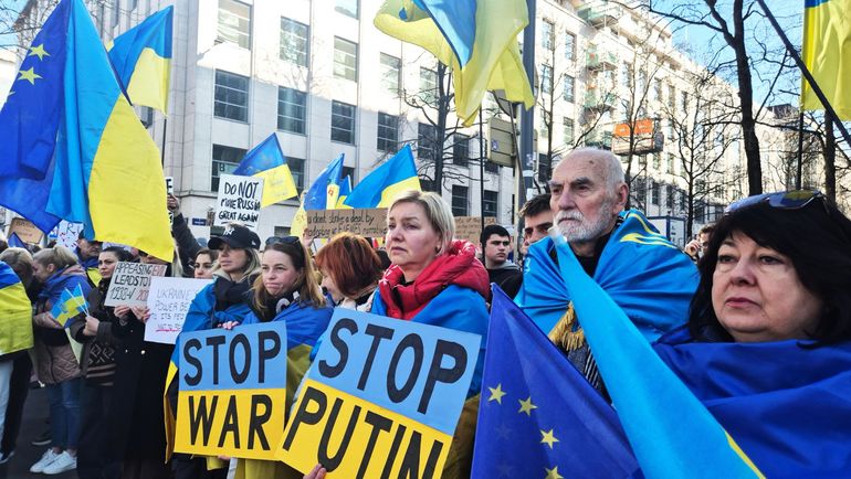 Bruxelles : des manifestants pro-Ukraine demandent à l'Europe de construire sa propre défense