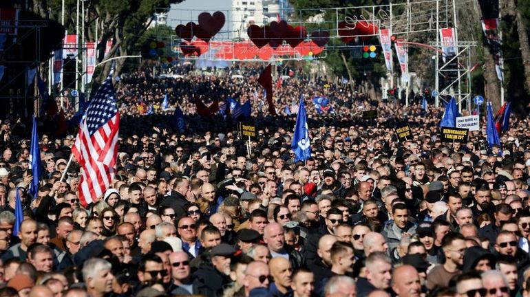 Albanie : manifestation de l'opposition pour réclamer la démission du Premier ministre