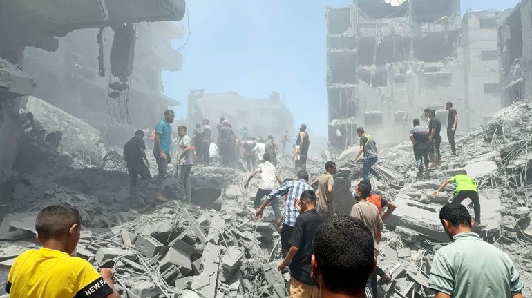 A Gaza, la Défense civile annonce la mort de 10 membres de la famille du chef du Hamas dans une frappe israélienne