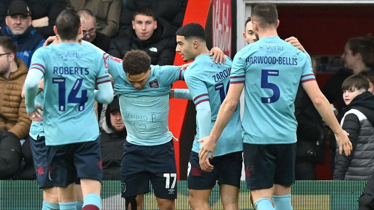 Manuel Benson offre le titre au Burnley de Vincent Kompany, sacré en Championship