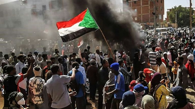 Des milliers de Soudanais manifestent contre le pouvoir militaire