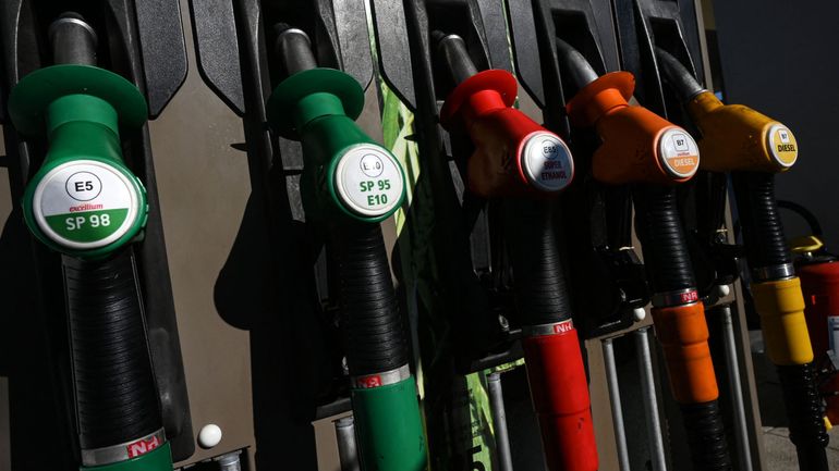 Prix des carburants à la baisse en France : les automobilistes se ruent à la frontière, laissant les pompes à sec