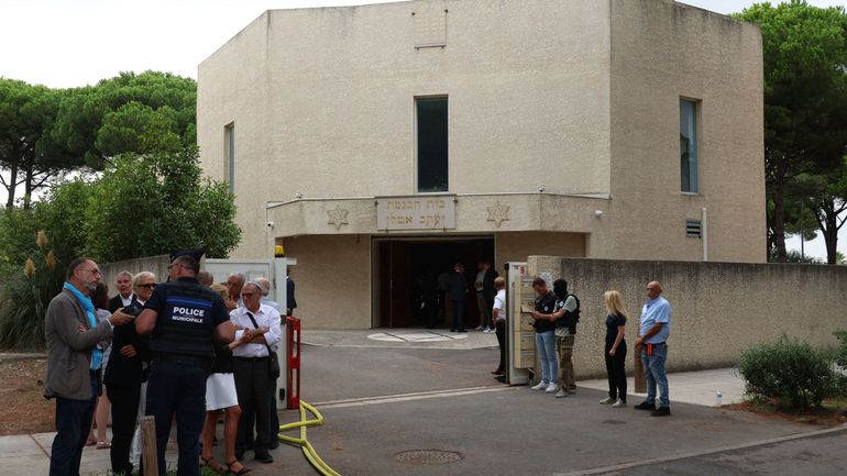 Explosion devant une synagogue en France : l'incendiaire présumé et un proche mis en examen et écroués