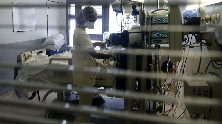 Coronavirus en France : la pression sur les hôpitaux continue à monter, 