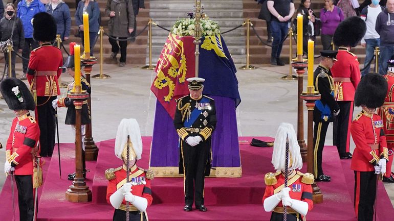 Elizabeth II : la veillée des Princes marque les esprits avant le dernier week-end de recueil à Westminster Hall