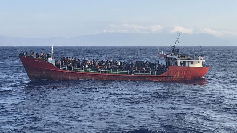 Grèce : 400 migrants arrivés dans un bateau turc débarquent à Kos