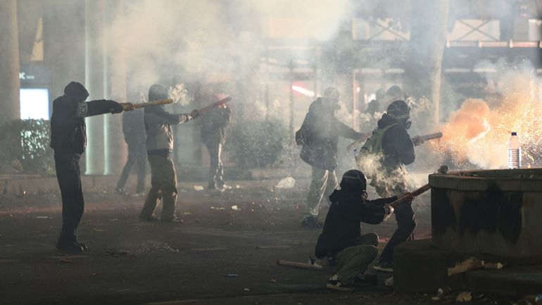 Géorgie : un chef de l'opposition battu et arrêté avant une 7e nuit de manifestations