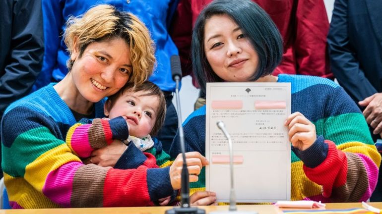La mairie de Tokyo délivre ses premiers certificats d'union de même sexe