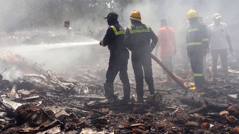 Crash du Boeing 787 à Ahmedabad en Inde : les familles des victimes invitées à fournir des échantillons d'ADN pour identifier les corps.